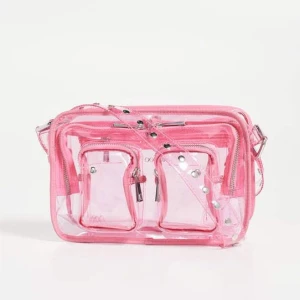  Nunoo - Säljer min fina sommardröm väska ifrån Núnoo!💖🌸 Andvänd väl men i fint sick inga skador!                    Båda band tillkommer, Nypris är ungefär 1000kr, frakt står jag för🤍🤍