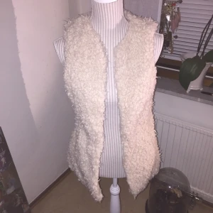  - En härlig väst använd en gång 