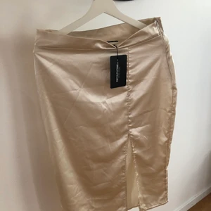 Silke kjol  - Beige silke kjol 