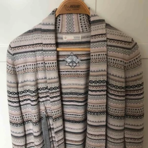 Odd molly kofta - Odd molly kofta. Nypris ca 2000kr. Strl 2 vilket passar s-m typ.