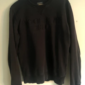 Woolrich tröja - Bra skick och snygg passform, nyköpt 700 kr