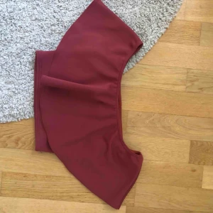  - Jättefin topp ifrån Nelly. Kan mötas upp i Örebro eller Eskilstuna eller frakta, köpare står för frakt. 