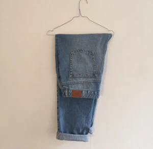  - BDG High rise mom jeans, aldrig använda så i fint skick. 