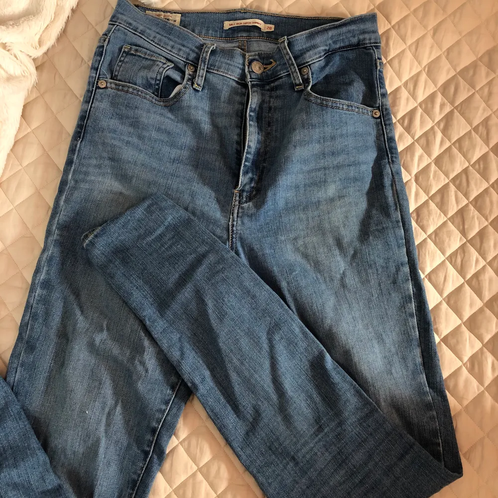 Levis Mile High Super Skinny jeans! Supersnygg blå färg💙 I strl 29. Nypris: 1199kr. Jeans & Byxor.