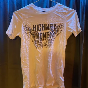 T-shorts från gina - Storlek XXS men mer som en xs eller s om du vill ha den lite tajt