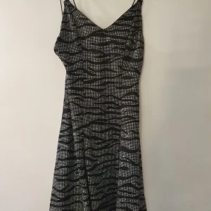 Oanvänd klänning  - Oanvänd klänning i stl xs 