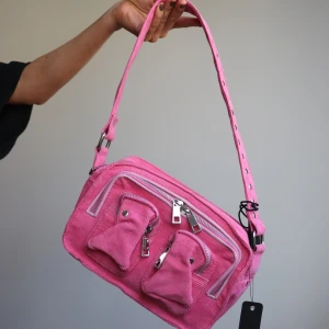 Nunoo väska - Oanvänd med prislapp kvar. Frakt tillkommer 63kr