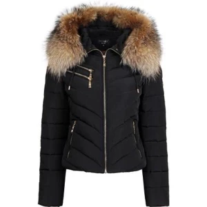 Hollies vinterjacka - Hollies vinterjacka köpt för 4 500kr på Two Angels år 2017. Säljer pga att jag aldrig använder den. Pälsen är äkta Väldigt fint skick trots att jag använt den till slutet av 2018. 2 500 + frakt (Priset kan eventuellt sänkas)