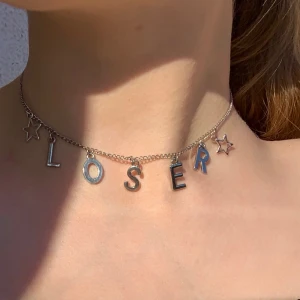 Halsband - Unikt halsband med texten ”loser”! FRI FRAKT!💕🦋