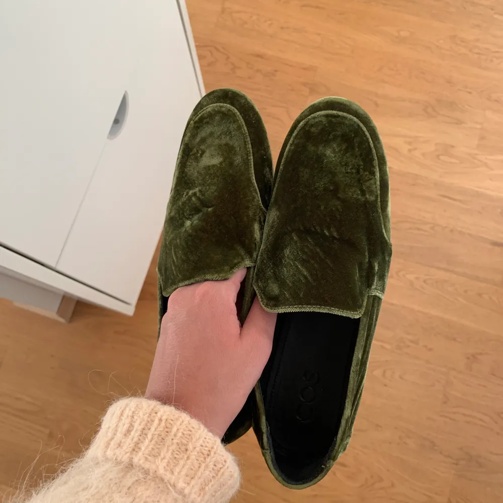 Helt nya loafers från cos, tyvärr för små för mig:((( . Skor.