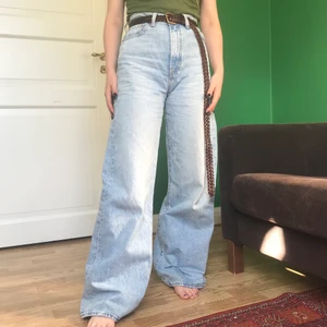 Levis jeans - Super snygga Levis jeans. Modellen är S men passar även M. Köparen står för frakten. Pga att dom förut kostade 1300kr så säljer jag dom för det priset 