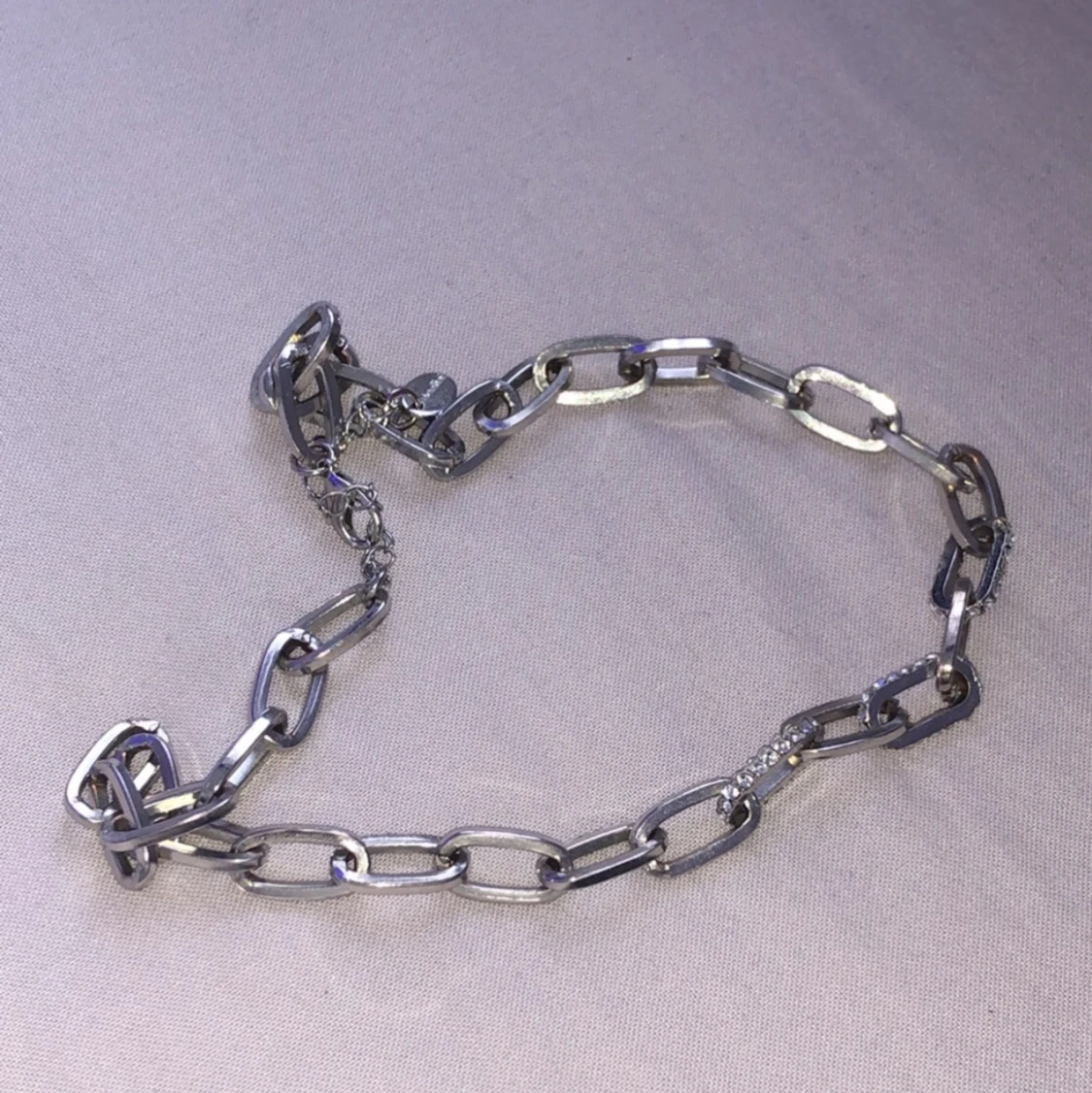 Ett fint halsband i kedja