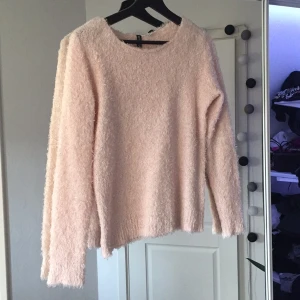  - Jättemysig tröja från divided H&M. Nästan aldrig använd, nypris 299kr.