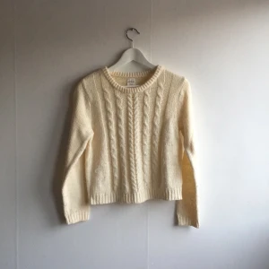  - Supermysig tröja från Monki