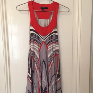  - Top/klänning/tunika från Ted Baker i storlek 1 vilket motsvarar ca strl S.