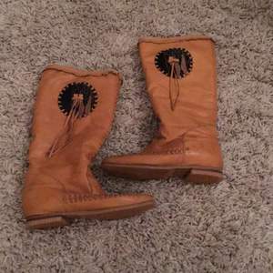 Vintage long life Indiana boots in beige leather good condition 