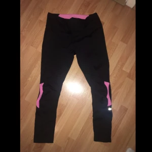  - Röhnisch träningstights. Använda två gånger. Jättefint skick!