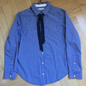  - Oanvänd skjorta från Abercrombie&Fitch. Storlek S. (Stretchig)