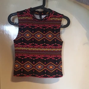  - Linne med coolt tryck. Använd fåtal gånger.  Köparen står för frakten.