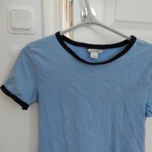  - Fin och bekväm tshirt från Monki. Använd ungefär 2 ggr. 
