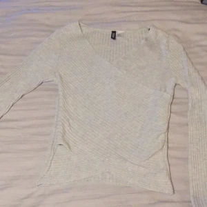  - Fin tröja som blivit använd en gång. Säljs på HM för 199kr nu tror jag, om det inte var 299kr.

Jag kan frakta eller mötas upp. Vid frakt står köparen för porto. 
Pris kan diskuteras vid snabb affär.

