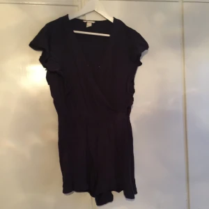  - Jumpsuit från hm. Mörkblå 