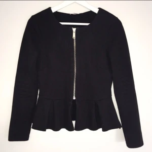  - Snygg kavaj/kofta från Ginatricot