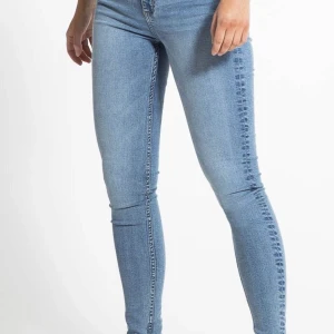 Jeans - Helt nya ljusblåa jeans, säljer för att dom inte kommer till användning. Frakt tillkommer