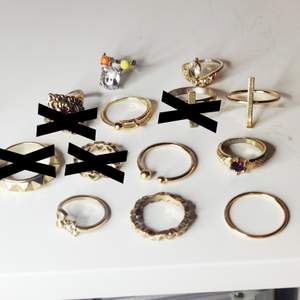 Klassiska och snygga ringar i olika motiv och detaljer. Köp 1 ring för 3kr eller alla ringar för 20kr! (pris går att diskutera) Skickar via PostNord 11kr frakt 🥰