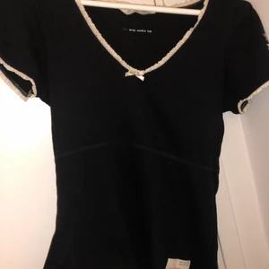 Odd Molly tröja - Supersöt svart odd molly top med fina detaljer! Använd fåtal gånger så i väldigt bra skick! 