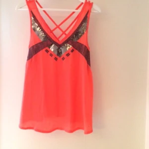  - Sjukt snyggt partylinne från Australien med många detaljer! Använd ca 2ggr och letar ny ägare då jag har minst ett dussin för många partylinnen. 