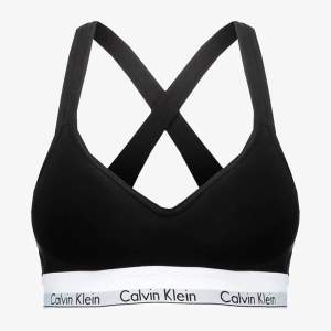 Bh / topp / bralette från Calvin Klein. Strl M men rätt liten i storlek så passar mig som brukar ha S. Inga fel eller fläckar kommer bara inte till användning 