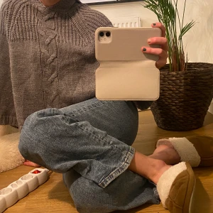 Poncho  - Skön mysig poncho från Åhléns . Varm och knappt använd.