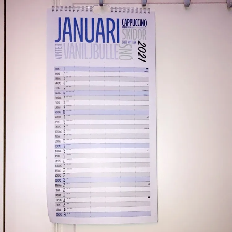 Månadskalender för 2021 med fika-tema 🍪🍩🍰☕️  Vet inte vad frakten kostar, men hör av dig om du är intresserad så kollar jag upp! Originalpris 149kr. Accessoarer.