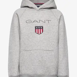 Grå gant hoodie sparsamt använd, unisex modell passar både tjeje och killar. Strl S nypris 800kr 