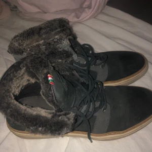 Pantofola d’oro skor - Ett par skor i gott skick använda Max 2 ggr. Nypris: 1190kr. Pris kan diskuteras! 