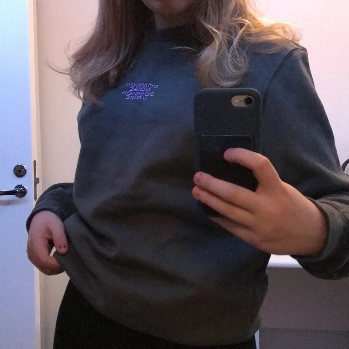 Supersnygg grå tröja! - 90