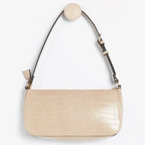 BAUGETTE VÄSKA - Baugetteväska från Lindex som är oanvänd. Frakt tillkommer 💞