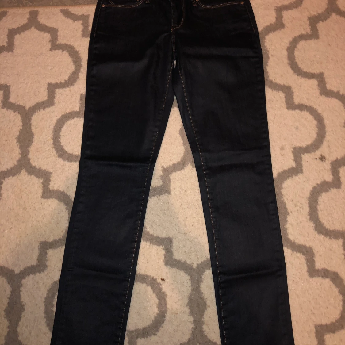 Levis jeans i storlek 27  - 91