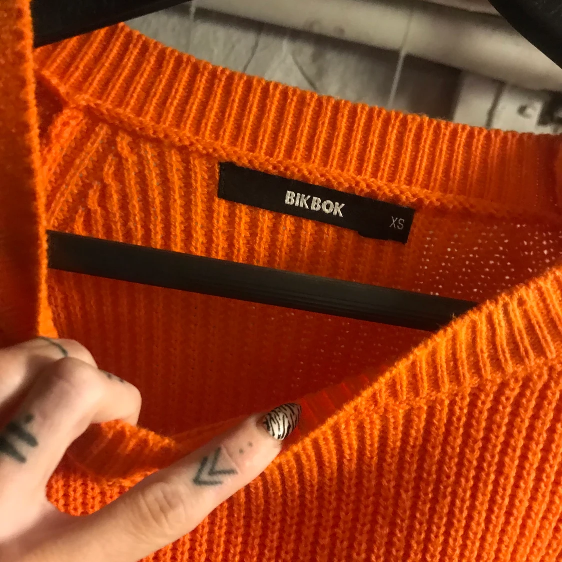 Orange stickad tröja - 90