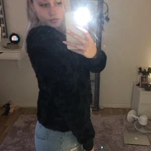 Vero Moda  - Fluffig jacka med knappar 