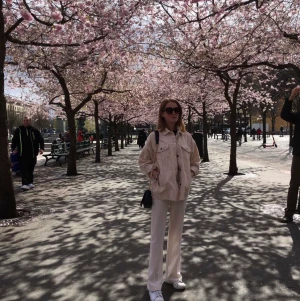 Vita kostymbyxor  - Säljer mina älskade kostymbyxor, storlek XS men är resår och snöre så passar upp till M. Frakt betalar du 