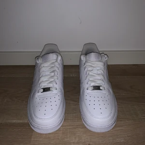 Nike af1  -   Designar egna skor. Kom med egna förslag på designs eller så kommer vi på något tillsammans! Kostnaderna varierar beroende på design, men mellan 1100-1400:-. Betalning görs när skorna är färdiga, inte nu utan det räcker med en beställning. 