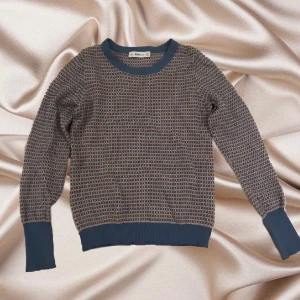 Mönstrad tröja - Mönstrad tröja från zara i bra skick😍