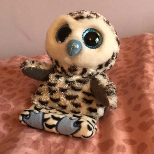 Telefon hollare - Ett gosedjur som ”håller” i telefonen när den t.ex. laddar. Pris på frakt och på sjelva saken går att diskutera. 