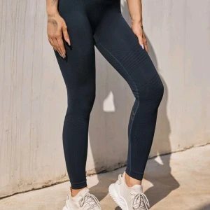 B - Snuga träning byxor inte använd