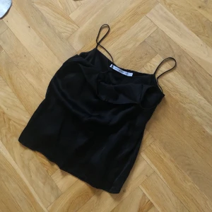 Linne, S/M - Svart linne i satin🌹🌹