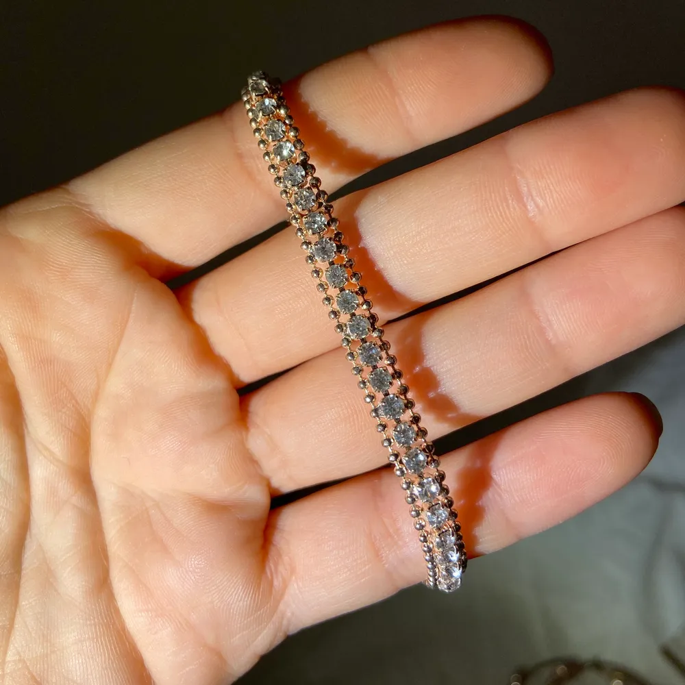 Finns fler smycken på min sida! Detta armband är i roseguld (justerbar så man kan anpassa storleken)💕🌟. Accessoarer.