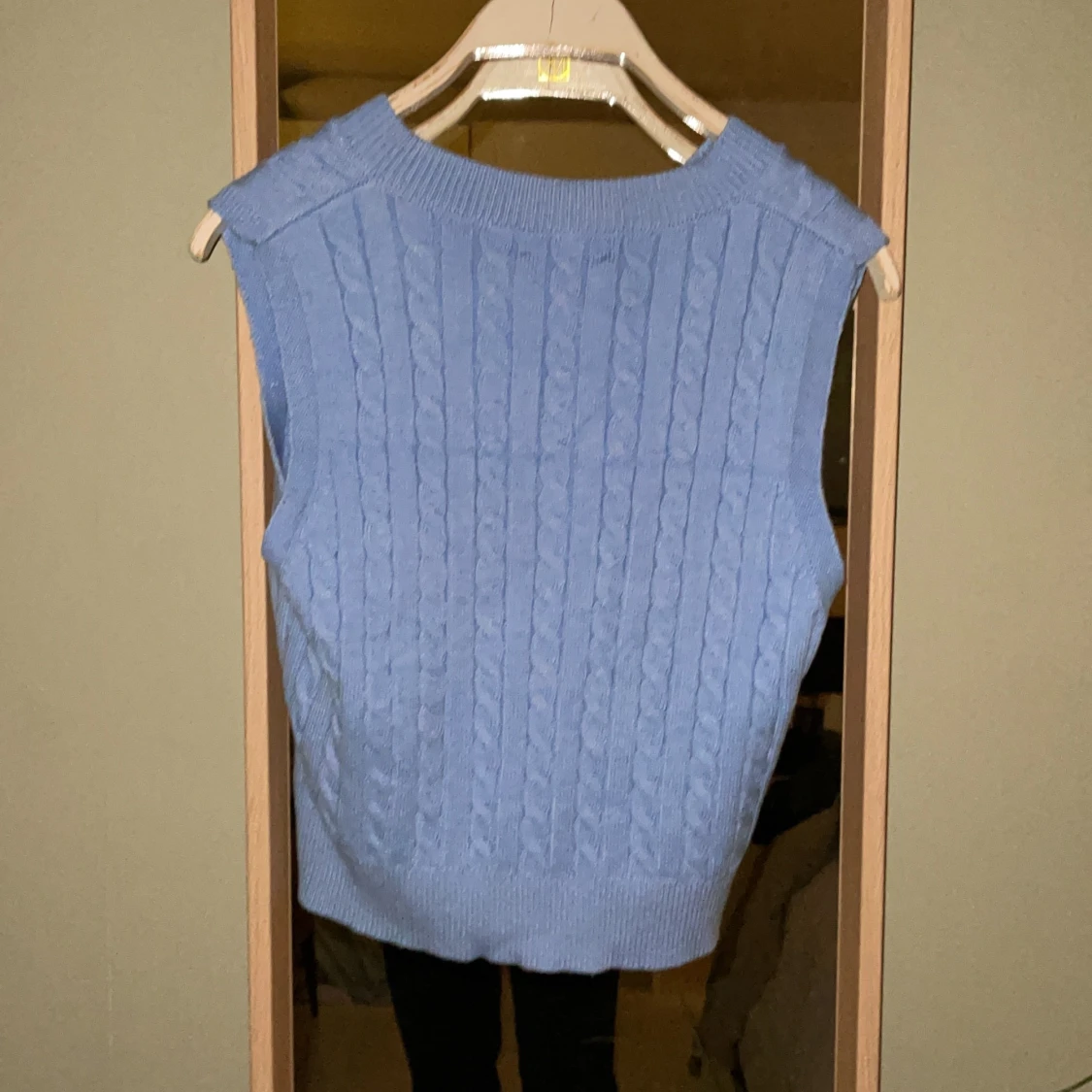 Blå kabelstickad slipover - 91