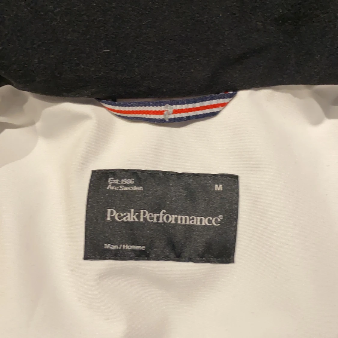 En snygg peakperformance helt oanvänd vinterjacka  - 91